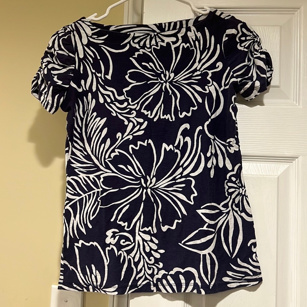 Preowned lily Pulitzer navy blue small top